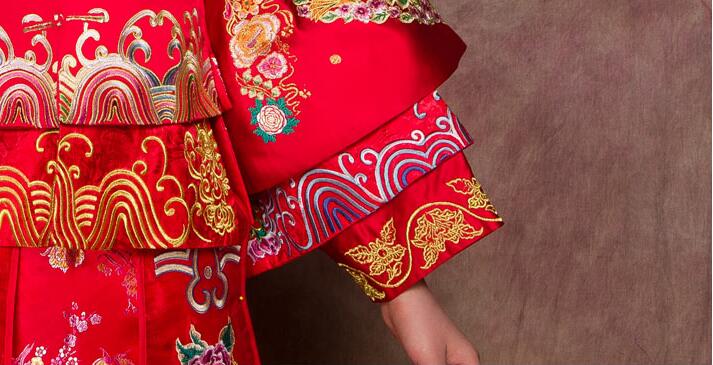 復(fù)古中國紅刺繡龍鳳褂新娘中式禮服圖片