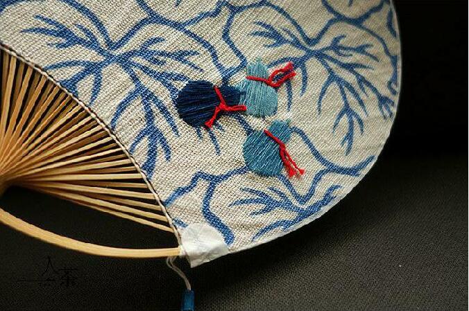 福連文苑復(fù)古刺繡和風(fēng)扇