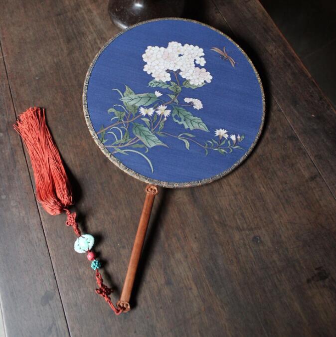 福連文苑藍(lán)底繡球花緙絲團(tuán)扇