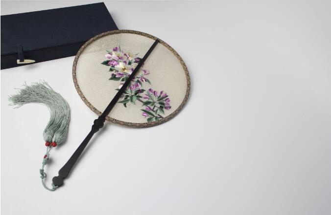 福連文苑雙面手繡海棠花團(tuán)扇