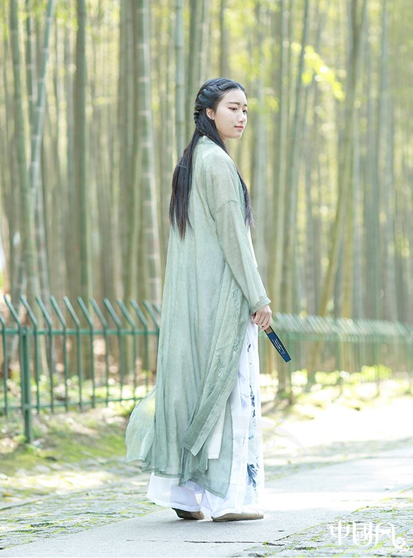 漢元素漢服 繡花長(zhǎng)褙子襦裙