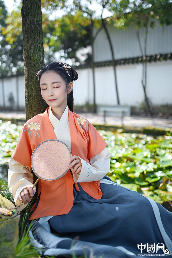 漢服繡花對(duì)襟半臂交領(lǐng)齊腰襦裙