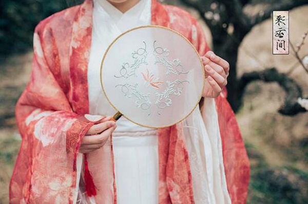 福連文苑繡花簡約清新團(tuán)扇