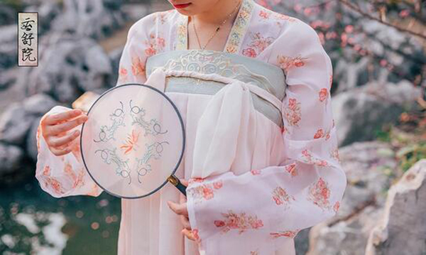 福連文苑繡花簡約清新團(tuán)扇