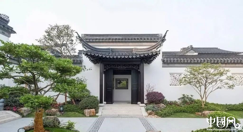 分析單位大門(mén)風(fēng)水朝向，了解八方位顏色屬性