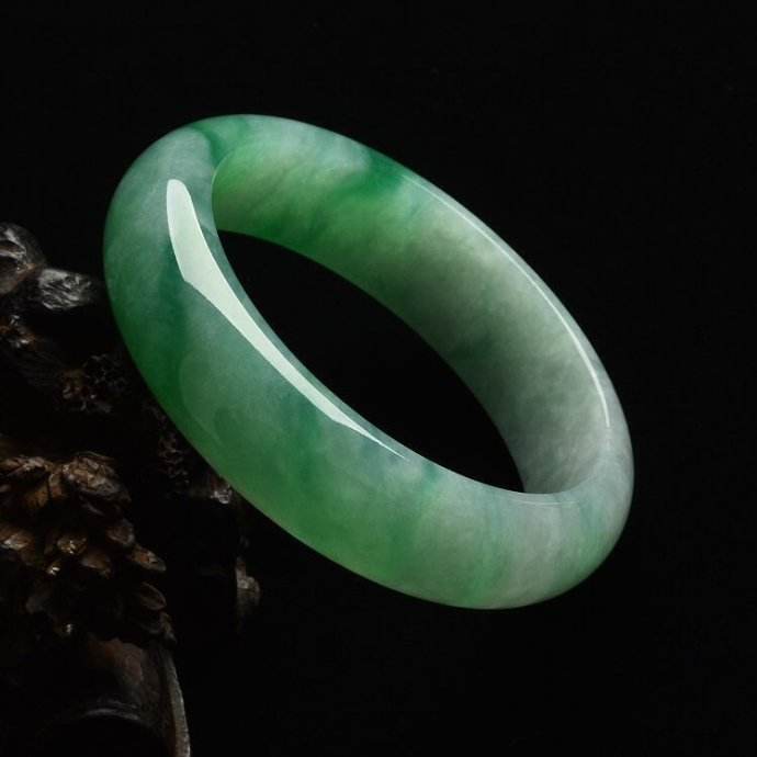 玉鐲子破碎有什么說法？了解玉鐲的寓意