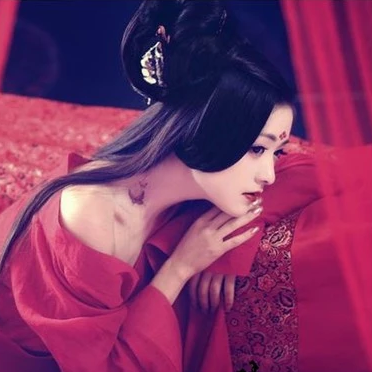 性感妖嬈紅衣女生頭像，唯美古風真人頭像