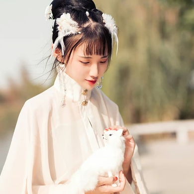 漢服帶寵物女生頭像，唯美古風真人頭像