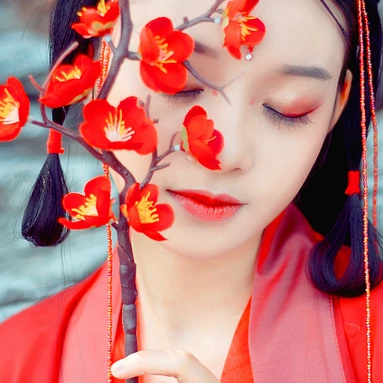紅梅紅衣女生頭像，唯美古風(fēng)真人頭像