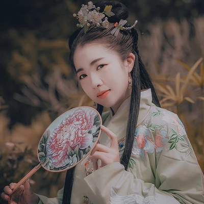 云鶴漢服帶傘頭像，唯美古風(fēng)真人頭像