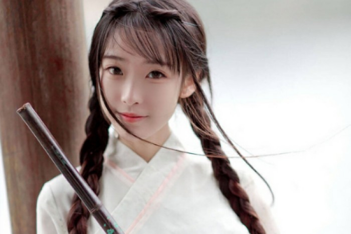 柳眉杏眼女生頭像，古風女子qq頭像