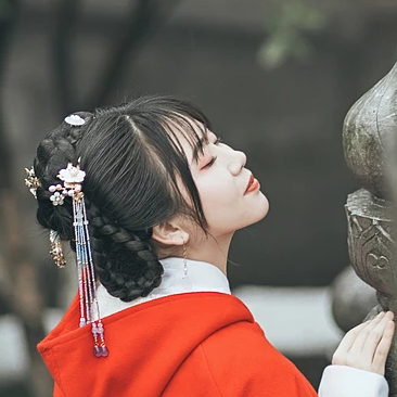 清新文藝紅披風(fēng)女生頭像，唯美古風(fēng)真人頭像