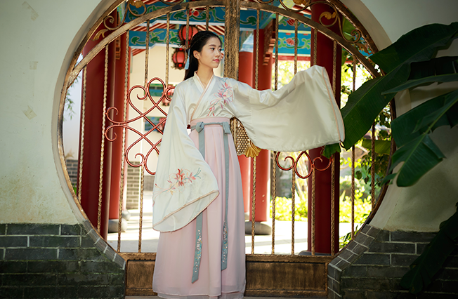 襦裙齊胸古裝漢服，給你帶來優(yōu)雅的美