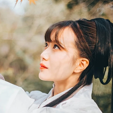 白衣清新復(fù)古女生頭像，唯美古風(fēng)真人頭像