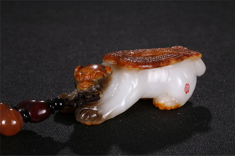 神獸飛虎手把件掛件，天然白玉手玩件玉石小擺