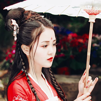 艷麗紅衣女生頭像，唯美古風(fēng)真人頭像