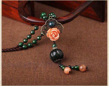 田青玉吊墜毛衣鏈，鏤空花朵項(xiàng)鏈?zhǔn)罪? / data-FbeN=