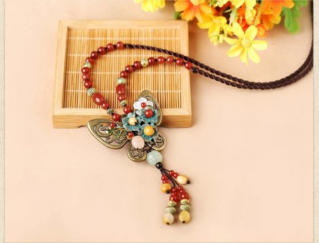 文藝蝴蝶吊墜毛衣鏈，民族風(fēng)項鏈?zhǔn)罪? / data-rbKK=