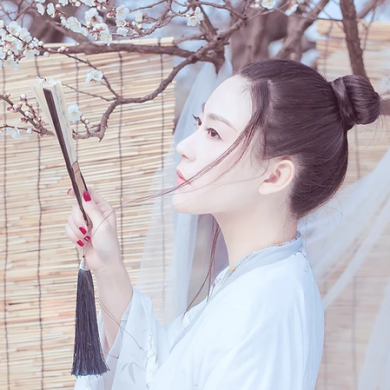 白衣冷艷女子頭像，唯美古風真人頭像