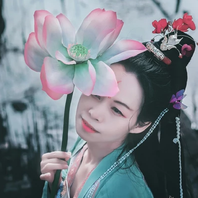 蓮花花開(kāi)女生頭像，唯美古風(fēng)真人頭像