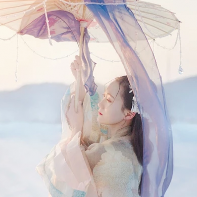 翩翩起舞帶傘女生頭像，唯美古風(fēng)真人頭像