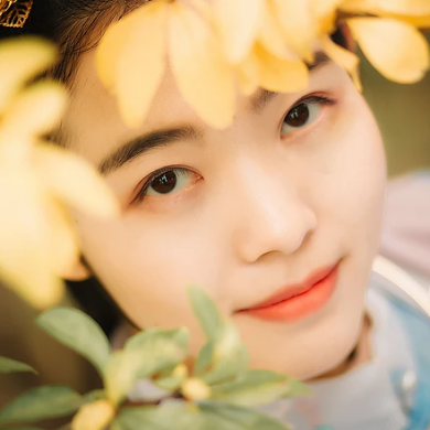 秋風帶團扇少女頭像，唯美古風真人頭像