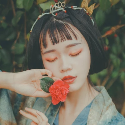 山茶花開(kāi)女生頭像，唯美古風(fēng)真人頭像