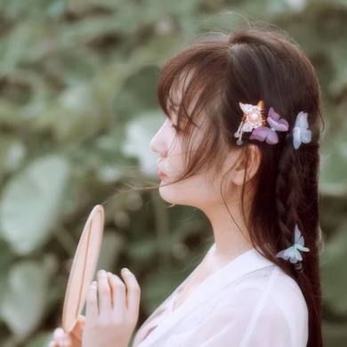 荷塘邊漢服古風(fēng)頭像，唯美古風(fēng)女子真人頭像