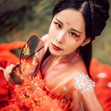 妖艷彼岸花紅衣女子頭像，唯美古風(fēng)真人頭像