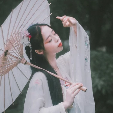 清新淡雅帶傘女生頭像，唯美古風真人頭像
