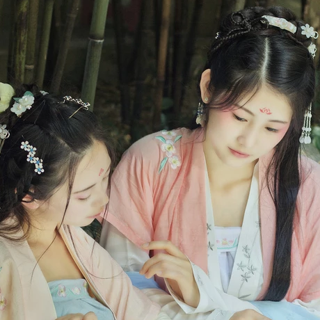 綠陰樹下閨蜜頭像，唯美古風女子頭像