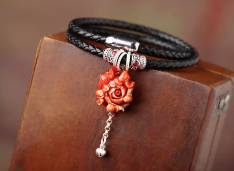 時(shí)尚福連文苑紅色立體花朵吊墜項(xiàng)鏈?zhǔn)罪? / data-bPV2=