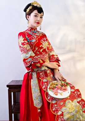 端莊斜襟新娘禮服，精美刺繡中式禮服