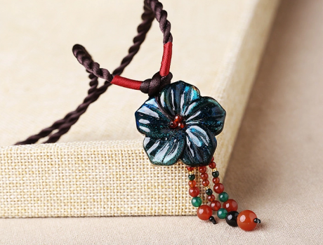 琉璃花朵吊墜時(shí)尚古風(fēng)項(xiàng)鏈?zhǔn)罪? / data-ytnn=