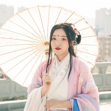 陽光下漢服帶傘頭像，唯美古風(fēng)閨蜜頭像