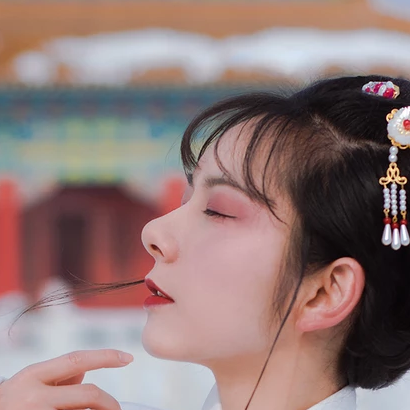 白衣白雪帶傘女生頭像，唯美古風(fēng)真人頭像