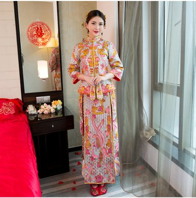 精美繡花中式禮服，時(shí)尚福連文苑新娘禮服