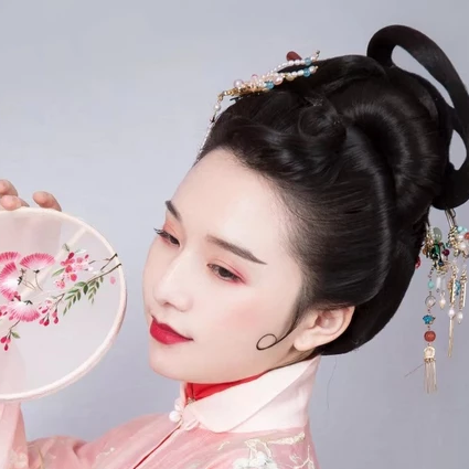 古典帶團(tuán)扇女生頭像，唯美古風(fēng)真人頭像
