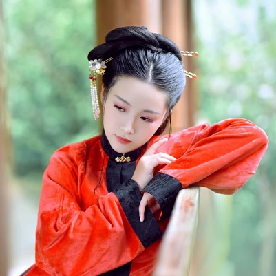 紅衣華服女生頭像，唯美古風(fēng)真人頭像