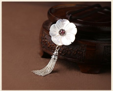 貝殼花復(fù)古鎖骨鏈，銀流蘇花朵項(xiàng)鏈?zhǔn)罪? / data-M8Ba=