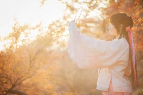 意境唯美的古風(fēng)女生網(wǎng)名： 素衣白紗，負(fù)了蒹葭