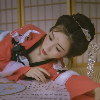 傷感喝酒女生頭像，唯美古風(fēng)真人頭像