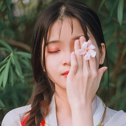 清新淑女持團(tuán)扇女生頭像，唯美古風(fēng)真人頭像