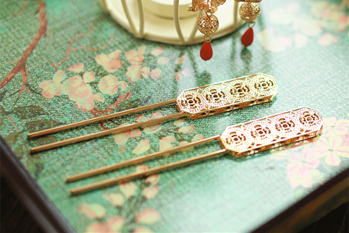 新娘中式金色流蘇發(fā)飾，古裝發(fā)梳步搖