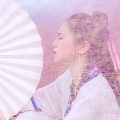 粉嫩帶折扇女生頭像，唯美古風(fēng)真人頭像