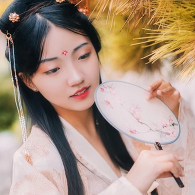 秋意帶傘團(tuán)扇女生頭像，唯美古風(fēng)真人頭像