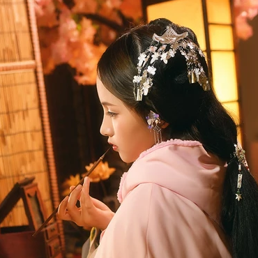 粉色斗篷女生頭像,唯美古風真人頭像