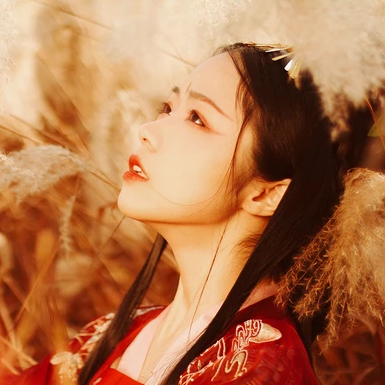 紅衣彈琵琶思念女生頭像，唯美古風(fēng)真人頭像