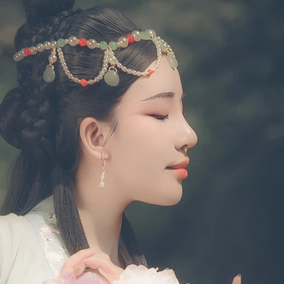 淡雅少女帶團扇頭像，唯美古風(fēng)真人頭像