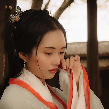 傷感思念帶傘女生頭像，唯美古風(fēng)真人頭像